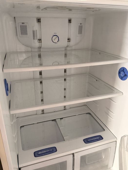 Холодильник большой срочно продам