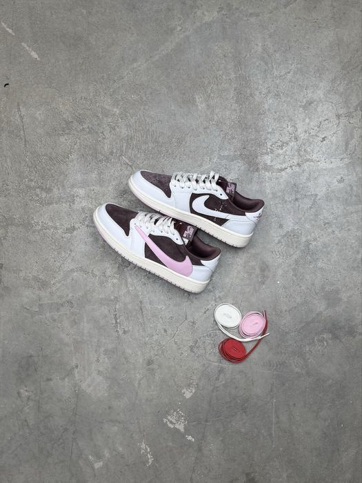Travis Scott x Air Jordan 1 Low OG to Arrive in “Dark Pony/Pink Oxfor