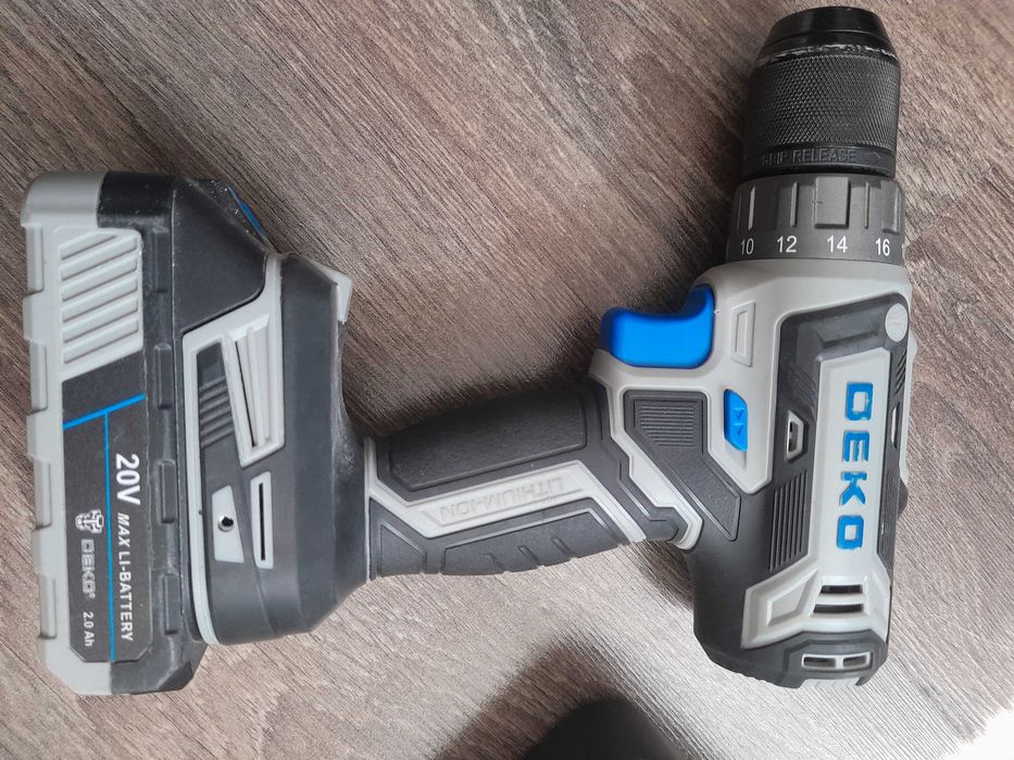 Шуруповерт DEKO в  отличном состоянии