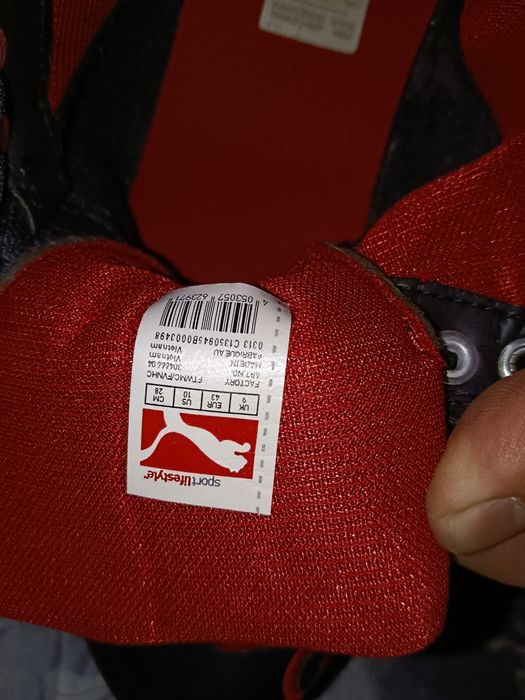 Продам бутсы-кроссовки  Ferrari