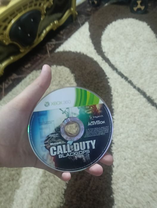 vand manete xbox 360 + un joc