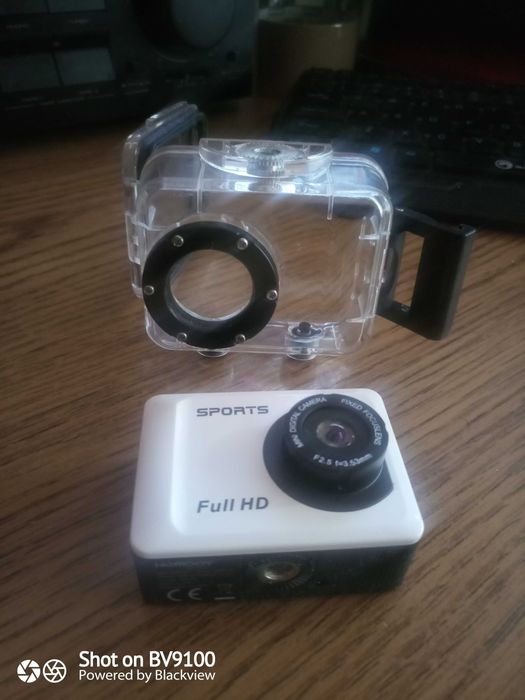 Camera sport rezistenta la apa