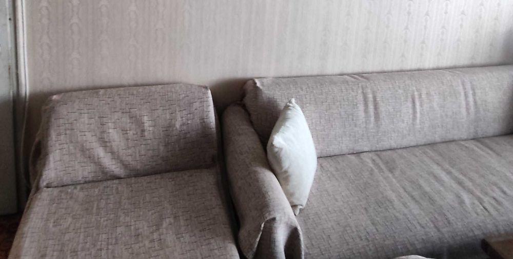 Подарявам  гардероб, холна гарнитура, легло, шкаф обувки, легло и др.