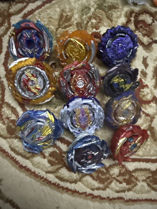Игрушки из мультика beyblade