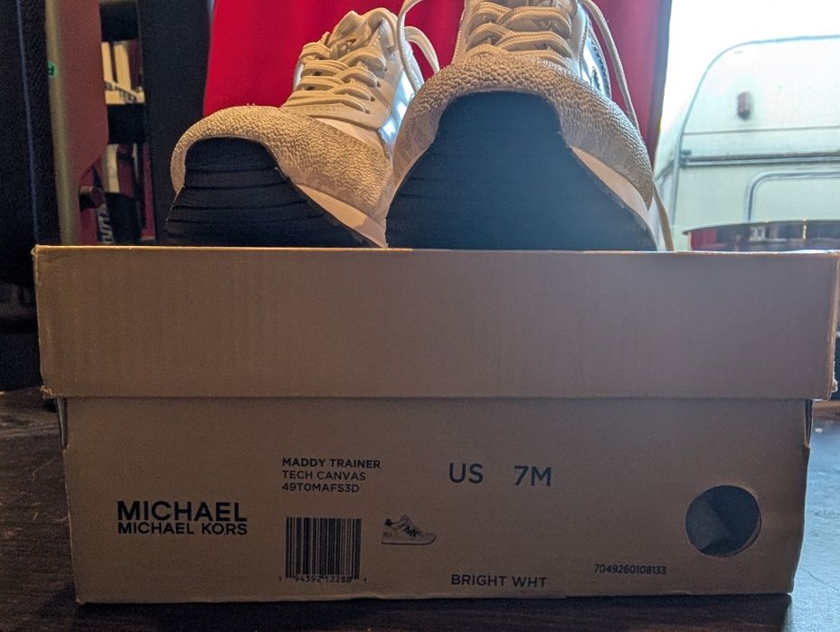 Adidasi Michael Kors nr. 37