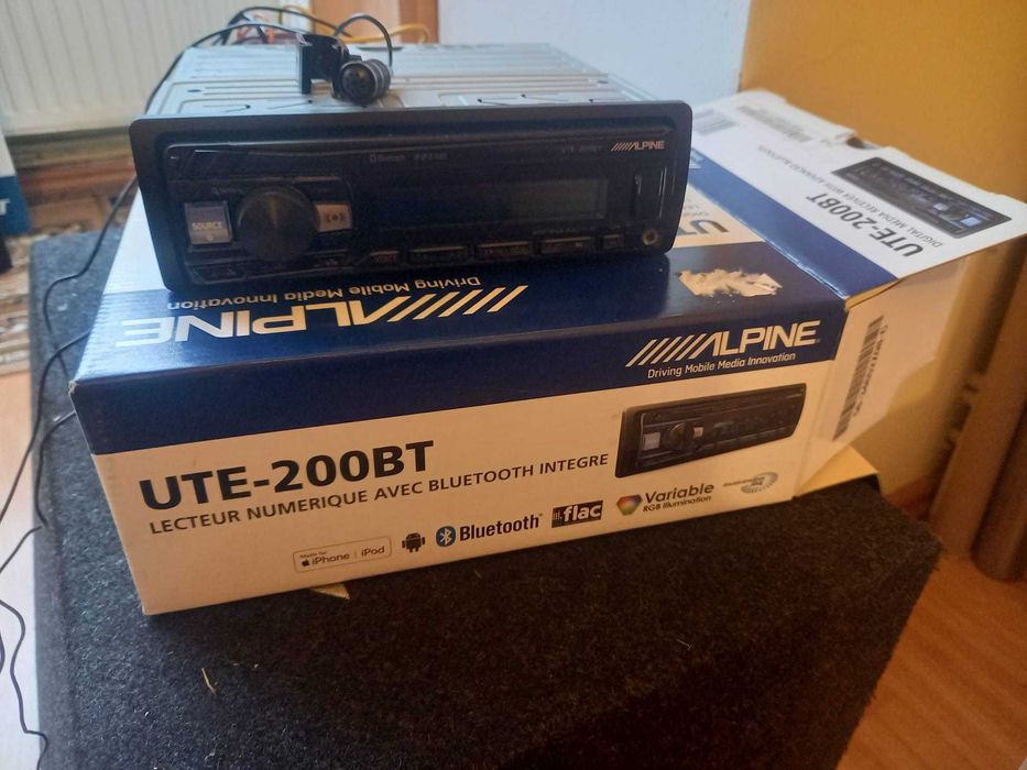 Sistem audio auto Alpine Bass, Casetofon, Statie