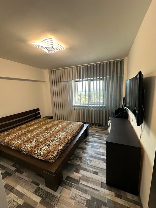 Vând apartament 3 Camere Buhusi