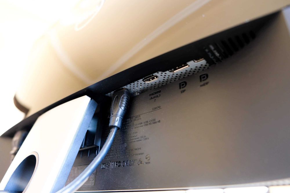 2 броя Монитор DELL Dell 28 Ultra HD 4K Monitor (S2817Qt)