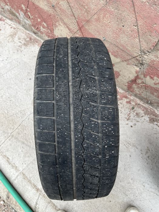 Зимние шины 235/45/18