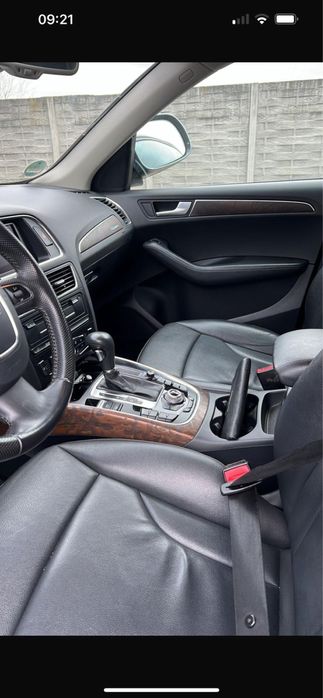 Audi Q5 S-line arata impecabil