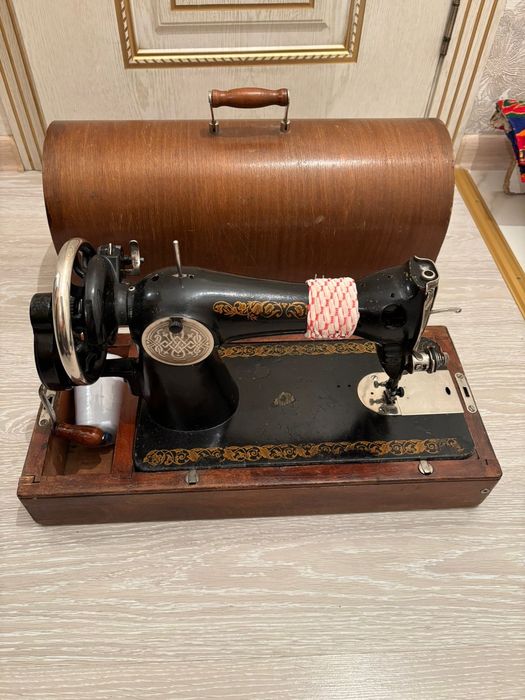 Продам швейную машинку