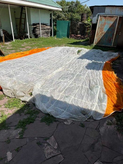 Два Парашюта. Полотно.