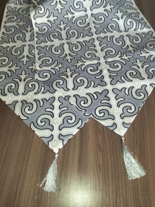 Дорожка на стол Раннер с орнаментом