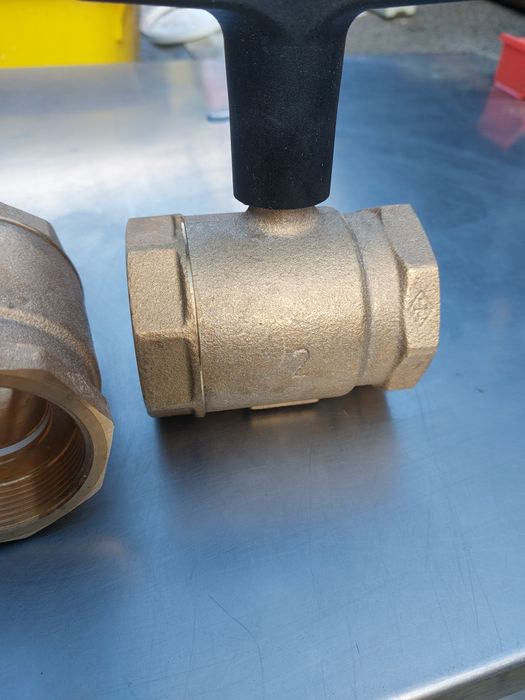 Vând 4 jucării de robineți de 2 țol