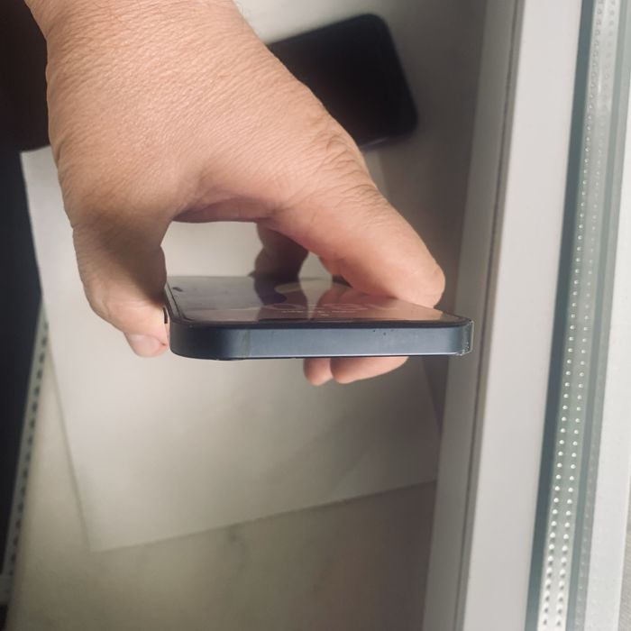 IPhone 12 , 64 GB ,baterie 81 %