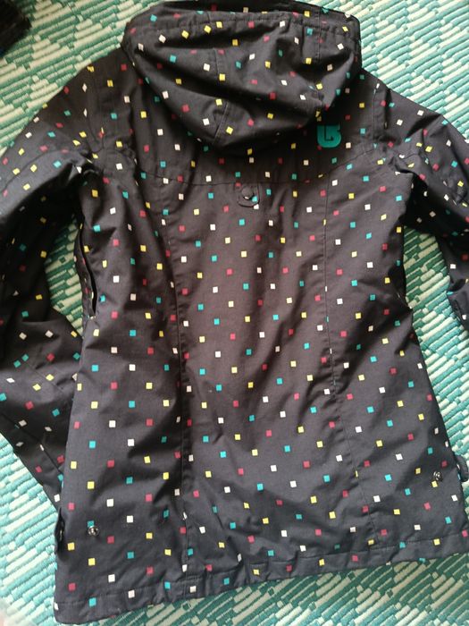 Продавам  зимно яке Burton S