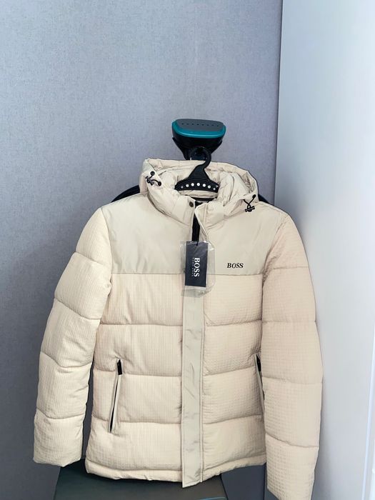 Продаю куртка Hugo Boss