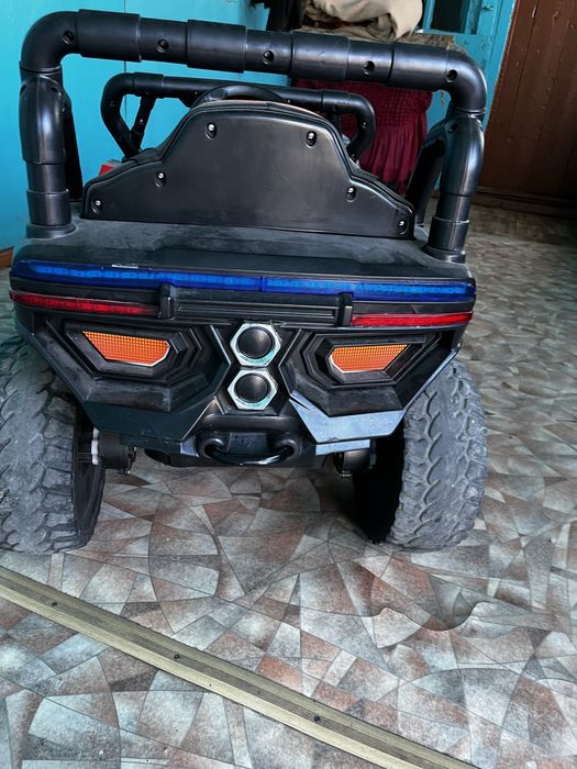 Продам детскую машинку