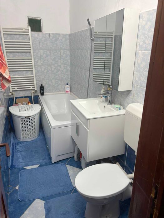 Vând apartament decomandat cu 2 camere