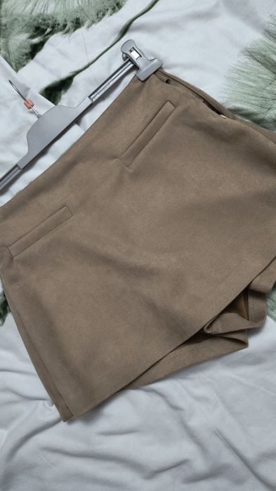 Fusta-pantalon elegantă