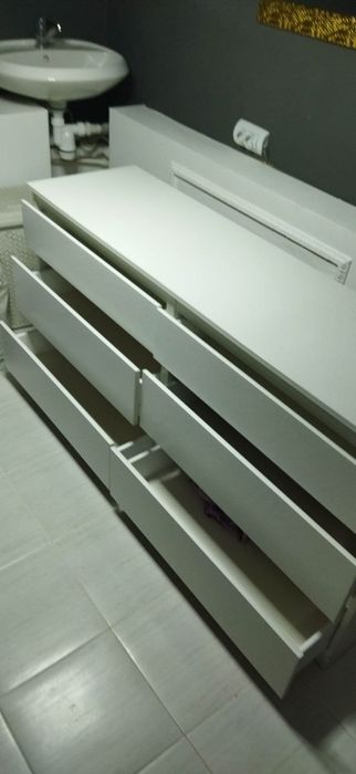 Тесен шкаф за стена с 6 чекмеджета