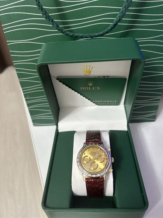 Золотые часы с бриллантами