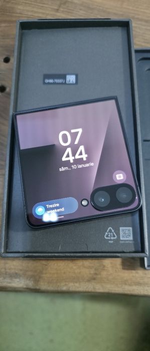 Samsung Galaxy Z Flip 7 – 256 GB, 12 GB RAM – nou, garanție 2 ani