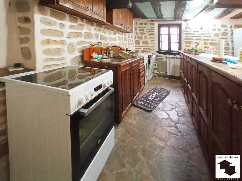116277 Реновирана двуетажна къща в село Ресен, близо до Велико Търново