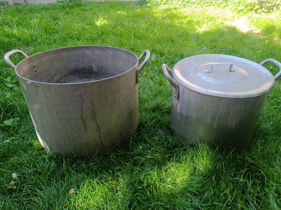 Две алюминиевые кастрюли 40 и 20 литров