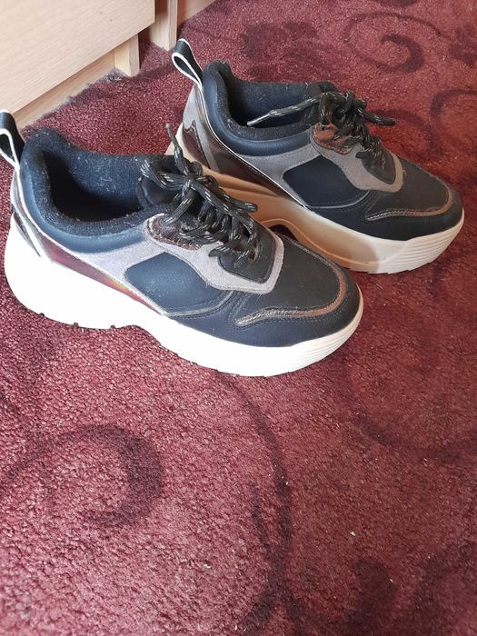 Спортни обувки  -нови!