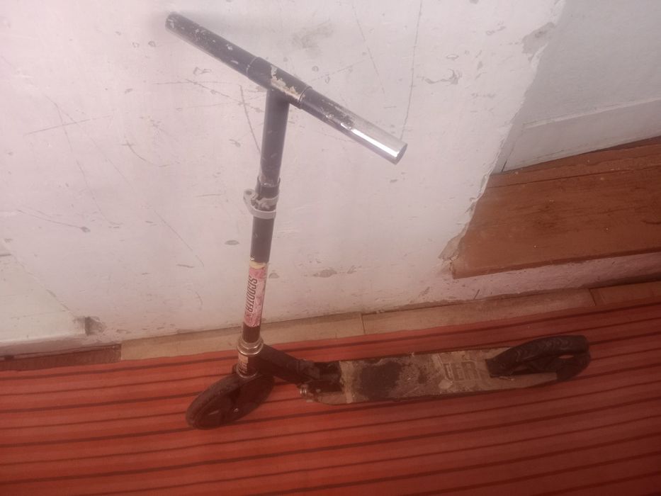 Продам самокат в рабочем состоянии.