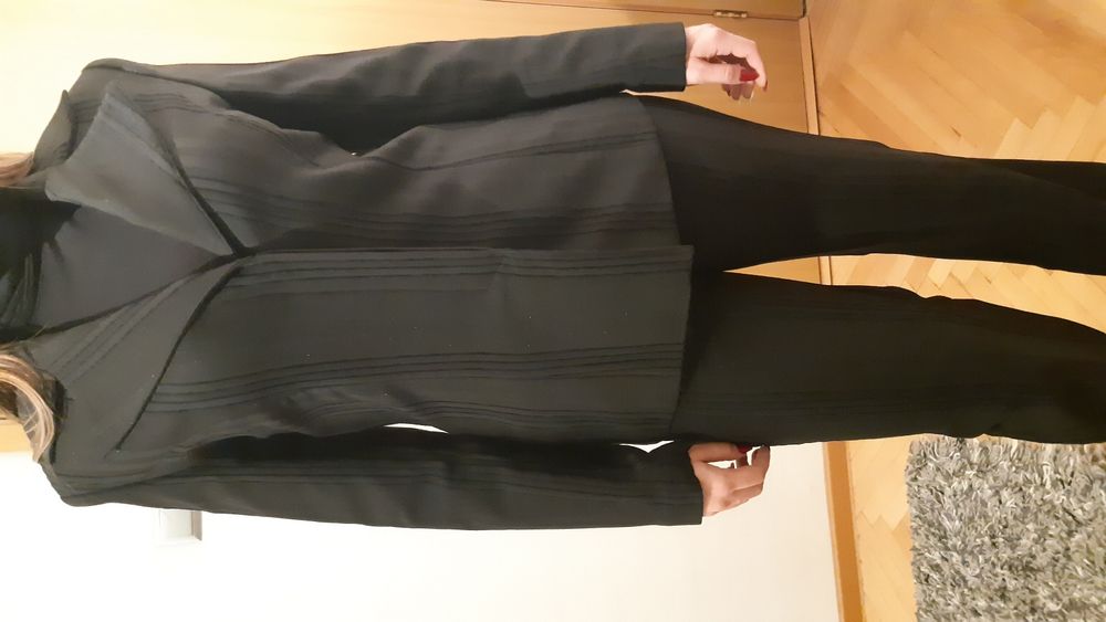 Черен дамски костюм с панталон 38EU / BG 44