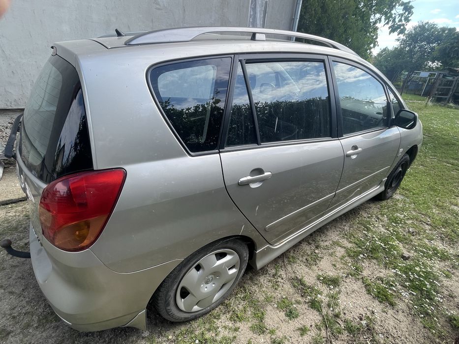 Toyota Corolla Verso 2.0 D-4D дизел за части