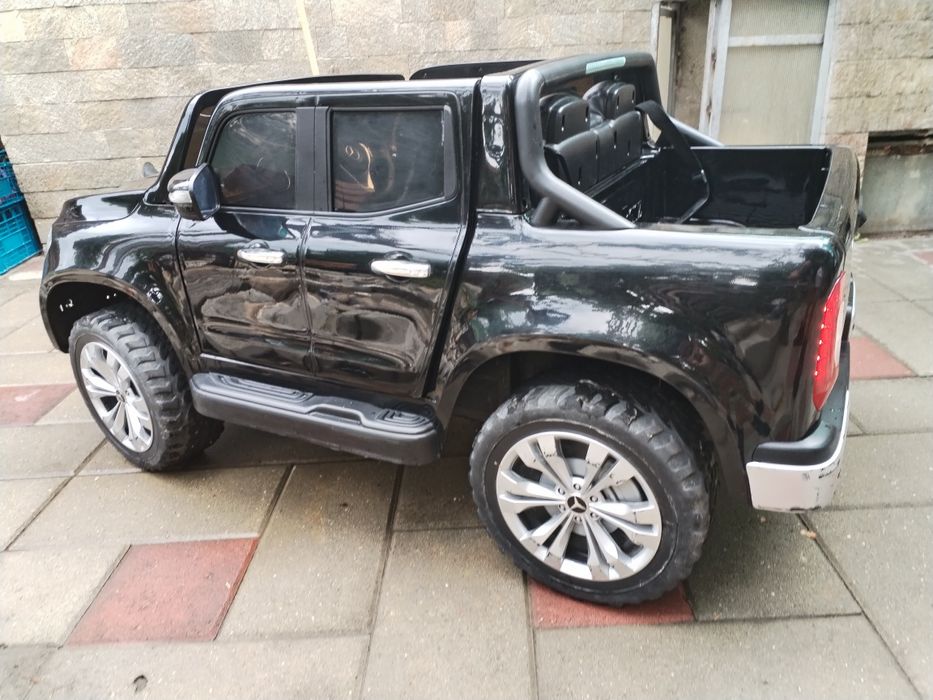 Електрическа кола Mercedes, Х-Klasse, 4 двигателя, 2 места