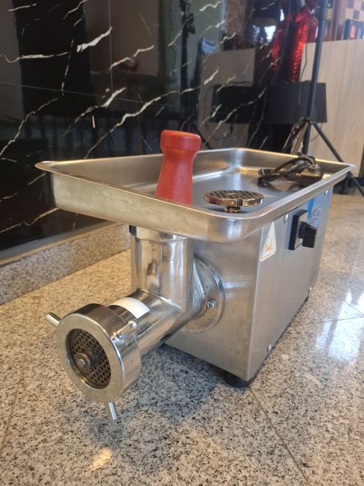 Vând mașină tocat carne HNC  EK-12M