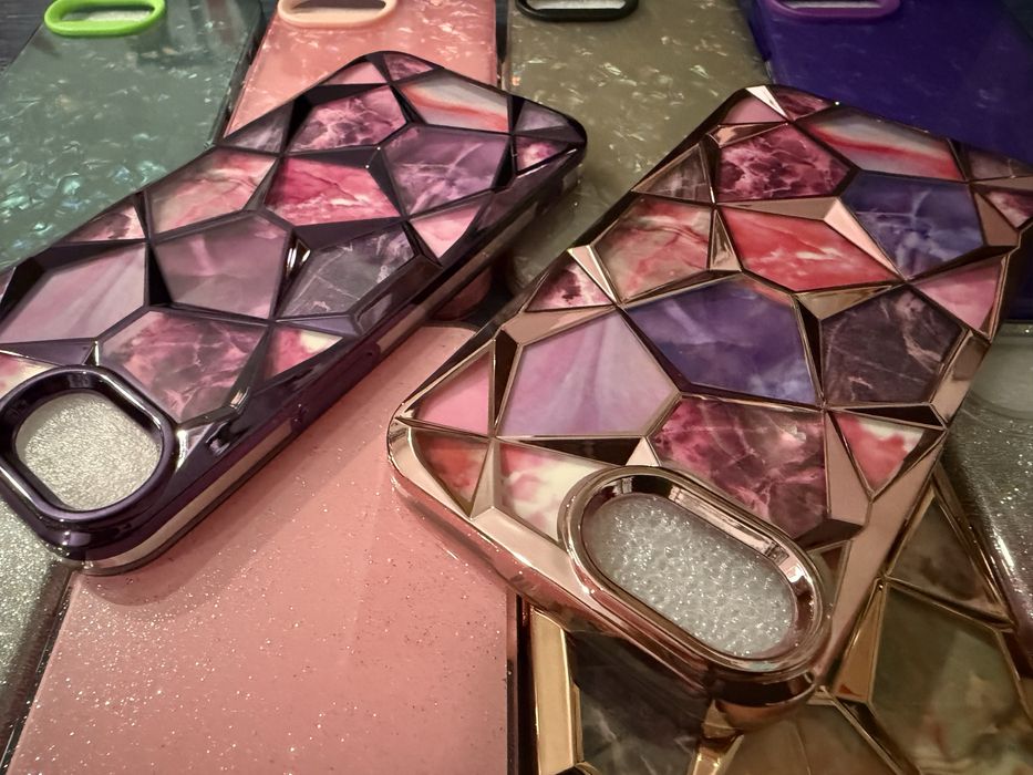 iPhone 16e  различни силиконови гърбове