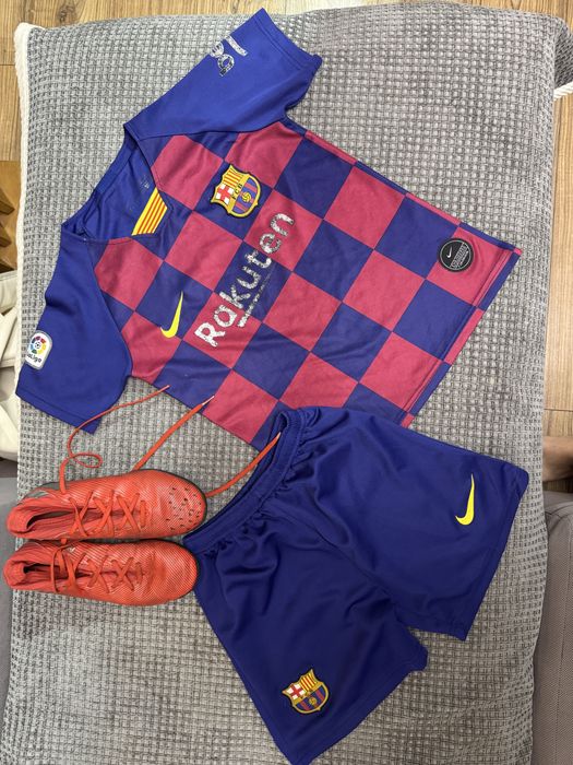 Футбольная форма Barcelona с бутсами от Adidas