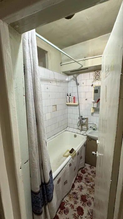 Срочно! Квартира на Ц4-Корзинка 3/4/4 общ пл 75м,балкон 2*6