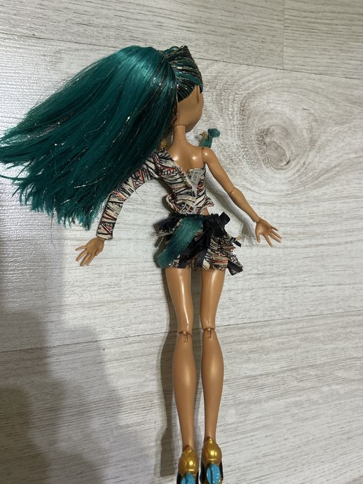 Продавам кукли bratz и monster high g1 и ever after high