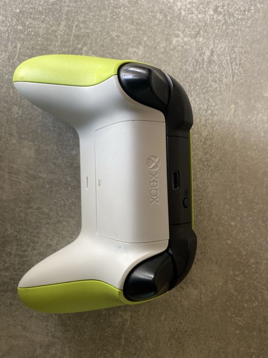 Controller xbox mai multe detalii in imagini