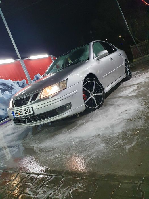 VÂND saab 2004  sau pentru dezmembrat