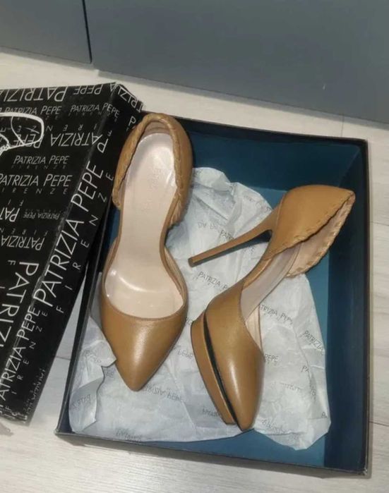 Обувки на висок ток Patrizia Pepe 37 горчица нюд бежови оригинал
