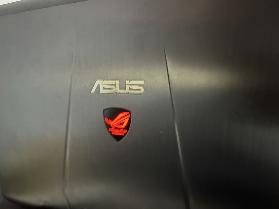 Vând 2 laptop-uri medium gaming