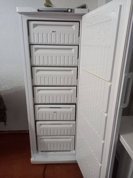 Продам морозильную камеру