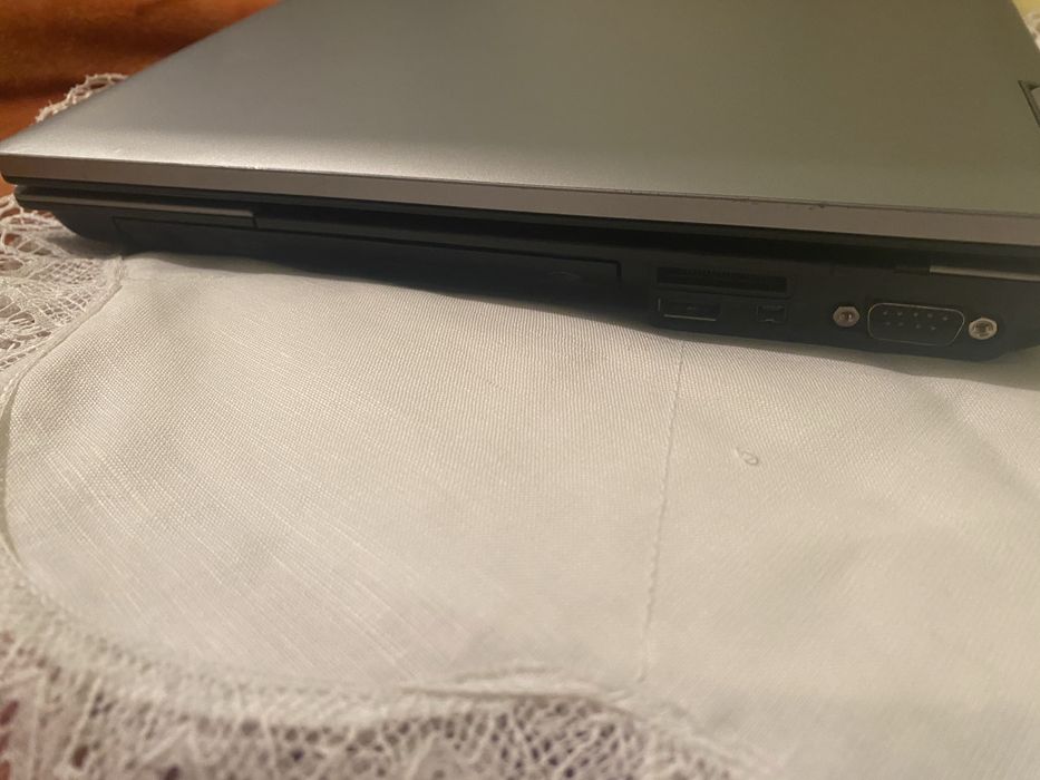 Продавам лаптоп hp без зарядно