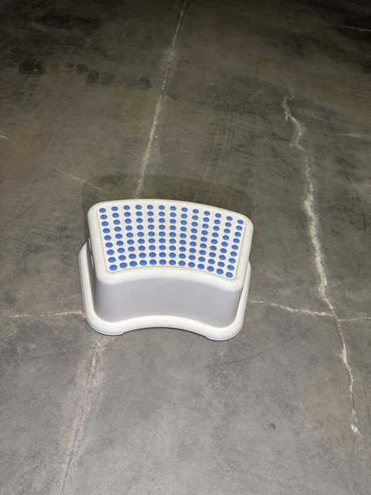 Ступенька под умывальник или унитаз для детец