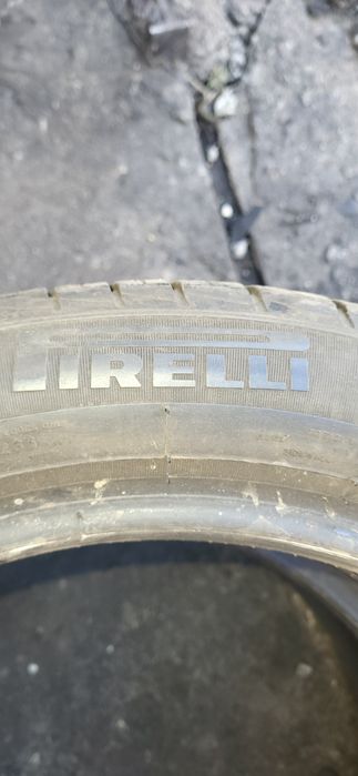 Se vinde 2 cauciucuri pireli