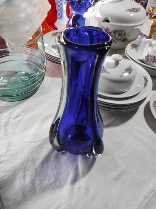 Синяя стеклянная ваза для цветов ссср