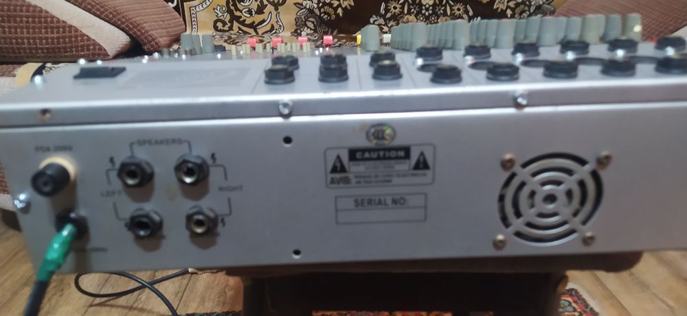 Активный микшерный пульт