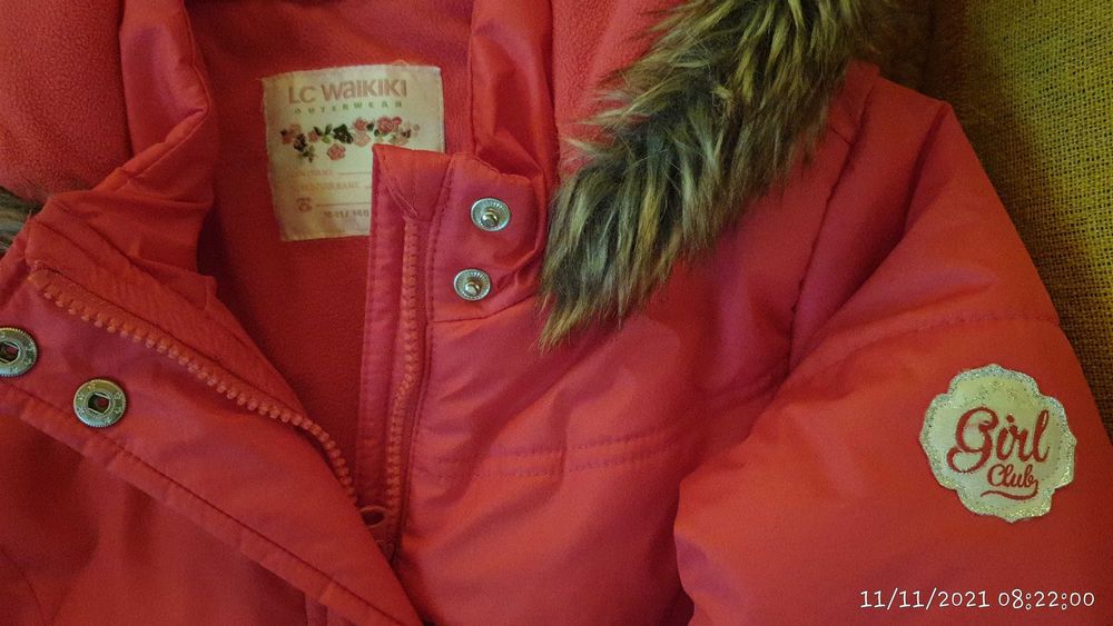 Scurta iarna pentru femei/fete, LC Waikiki, cu gluga, marimea 140